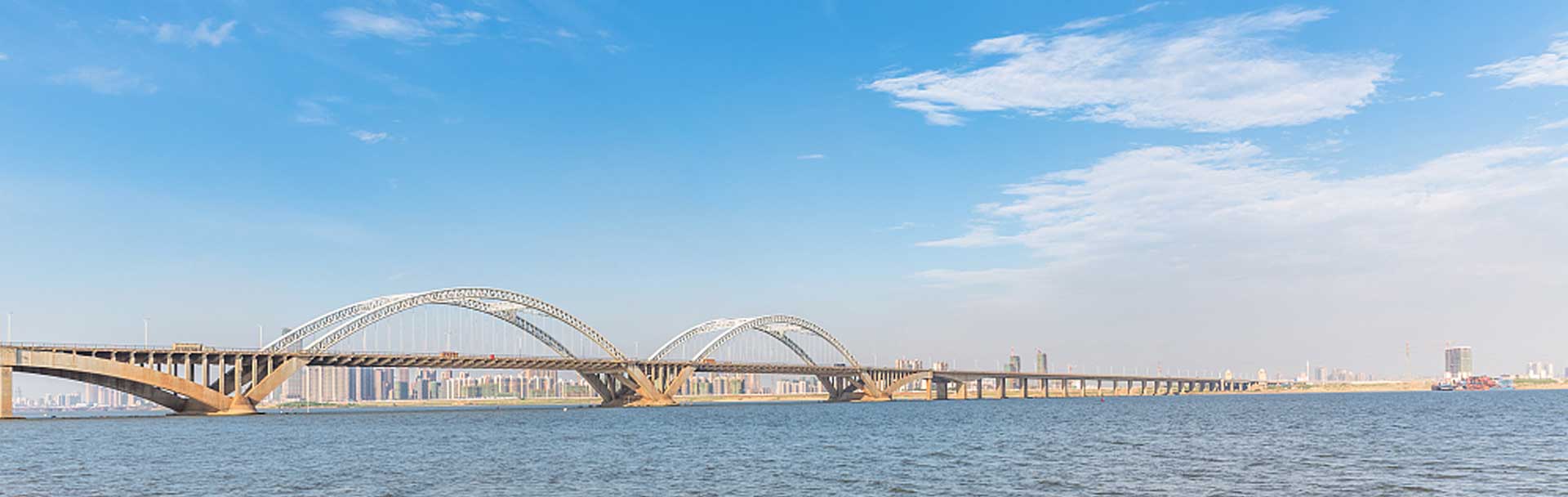 http://www.modeschmuck.cn/data/images/slide/20190724170202_593.jpg